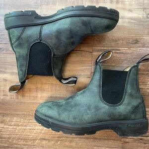 #587 Women’s Blundstone Chelsea Boot - Rustic Black AU Size 4 (US Size 7)